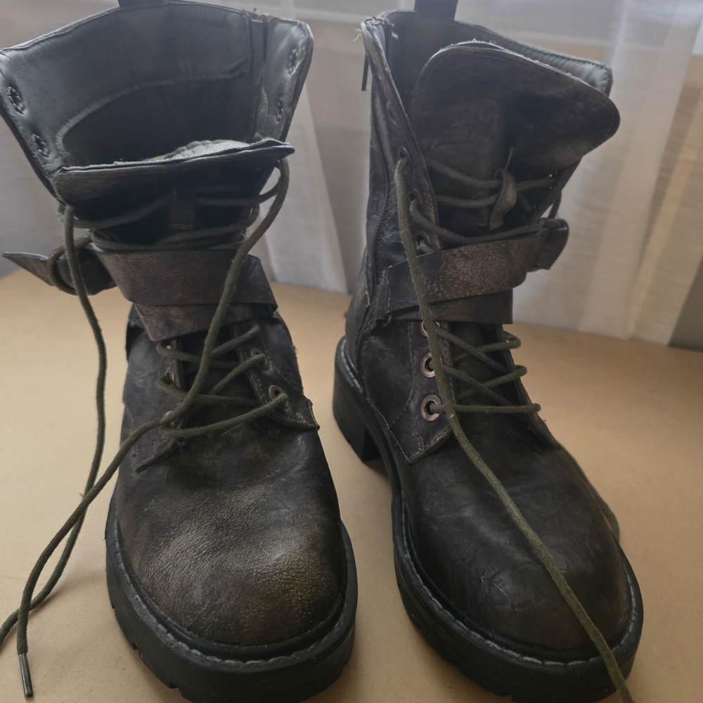 Cardi B, Womens Size 8, OliveCombat Boots